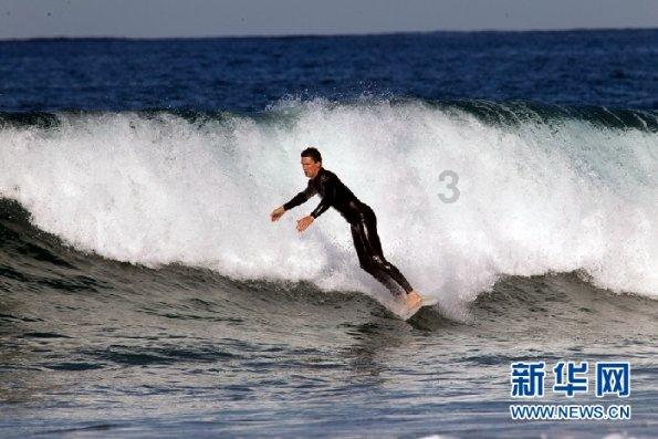 保安巡逻发现惊险一幕,下一秒毫不犹豫地冲了上去